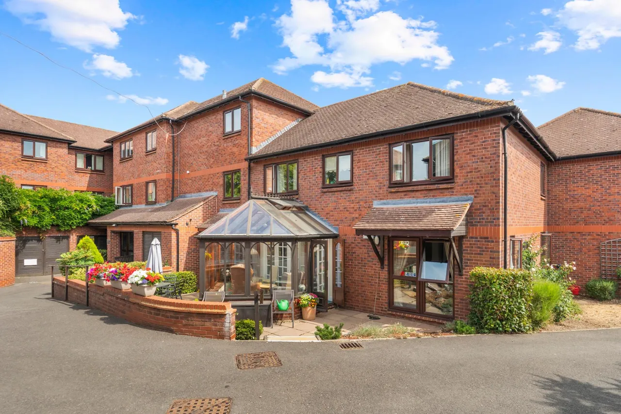 Pond Court The Ridgeway, Codicote, SG4, photo 11