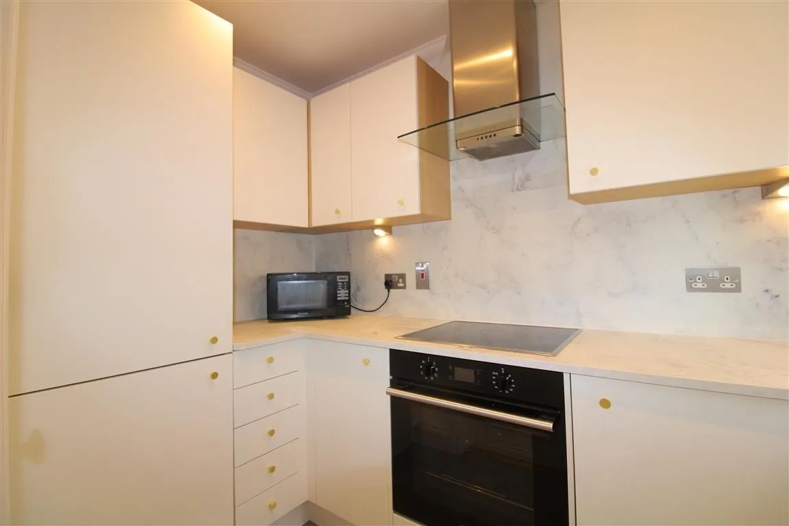 Two Bedroom Apartment, No Chain, Next To Taplow Station, Maidenhead, photo 3