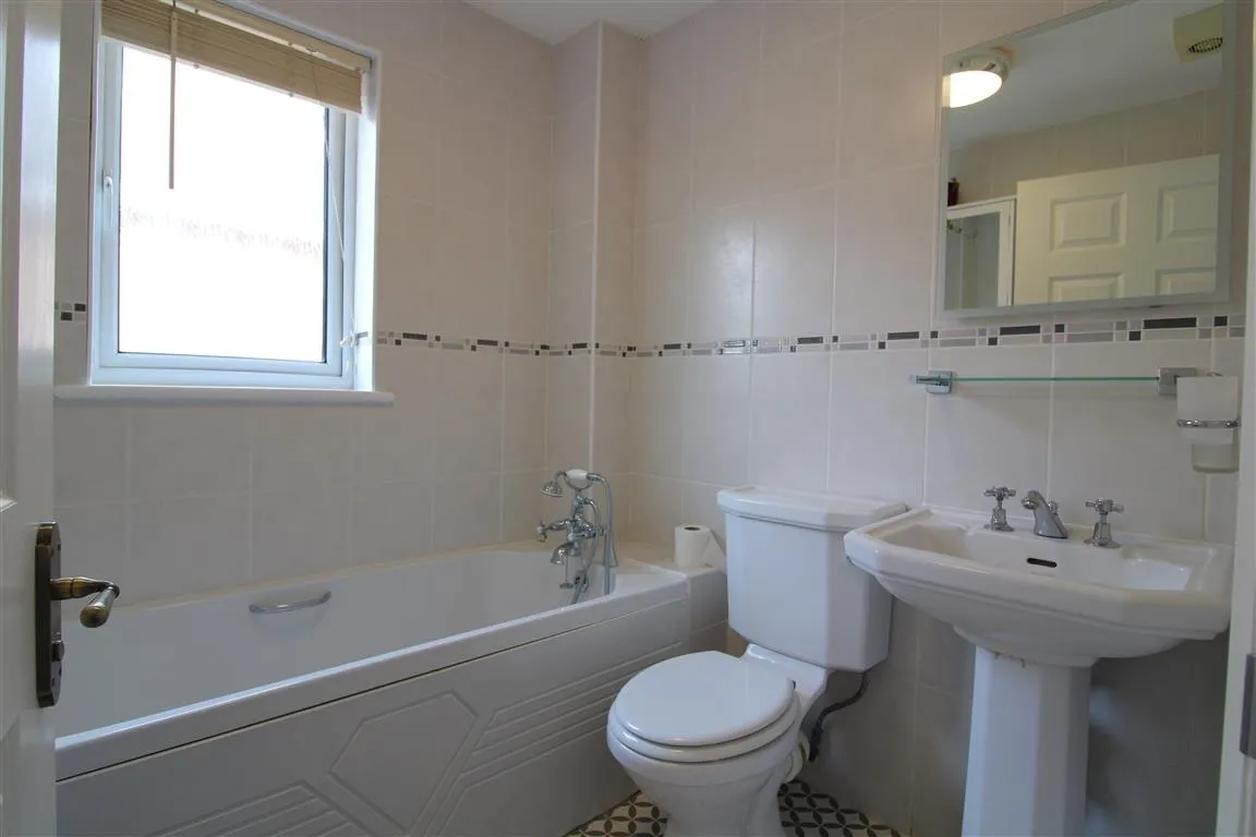 Two Bedroom Apartment, No Chain, Next To Taplow Station, Maidenhead, photo 8