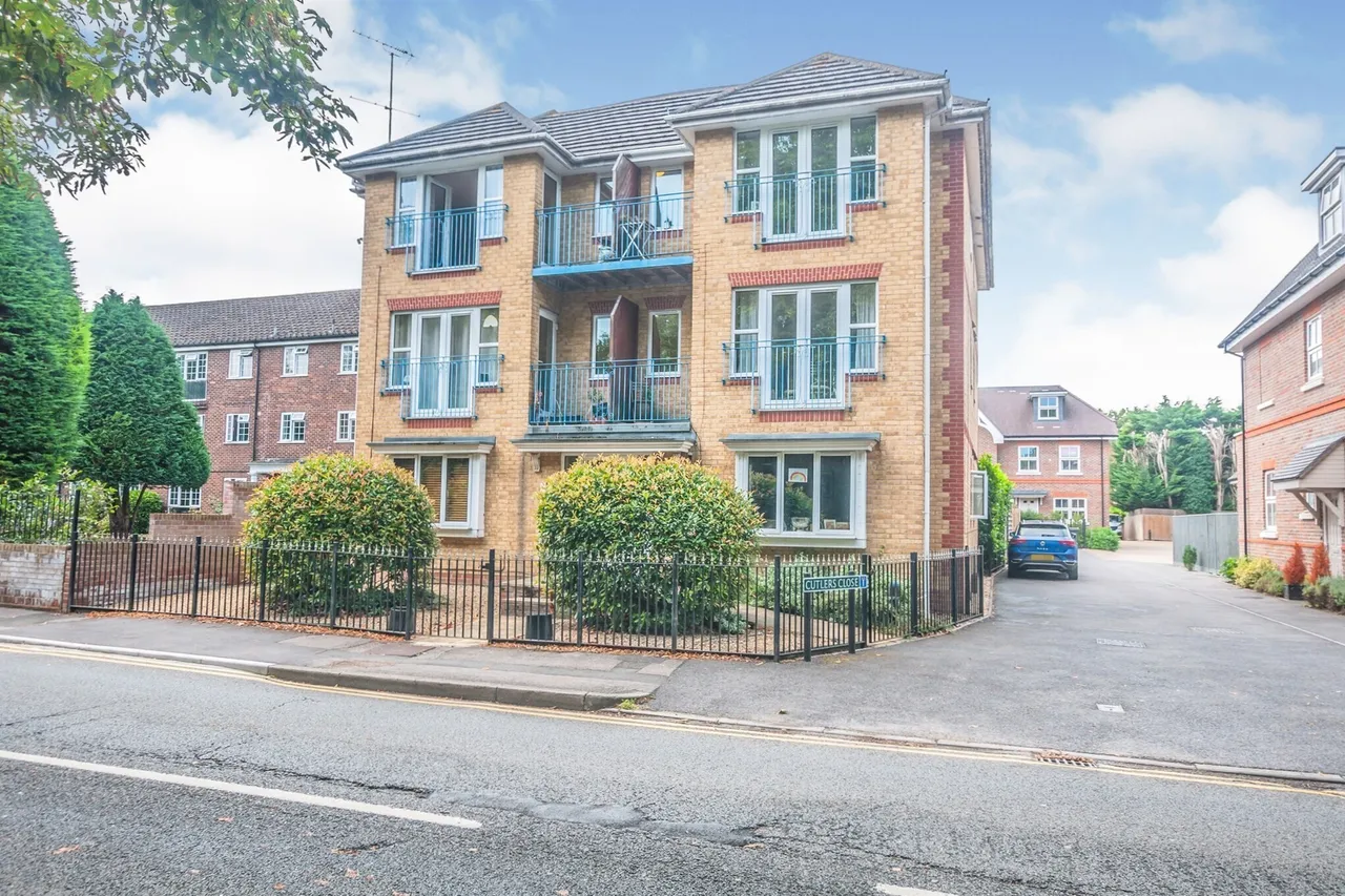 Two Bedroom Apartment, No Chain, Next To Taplow Station, Maidenhead, photo 2