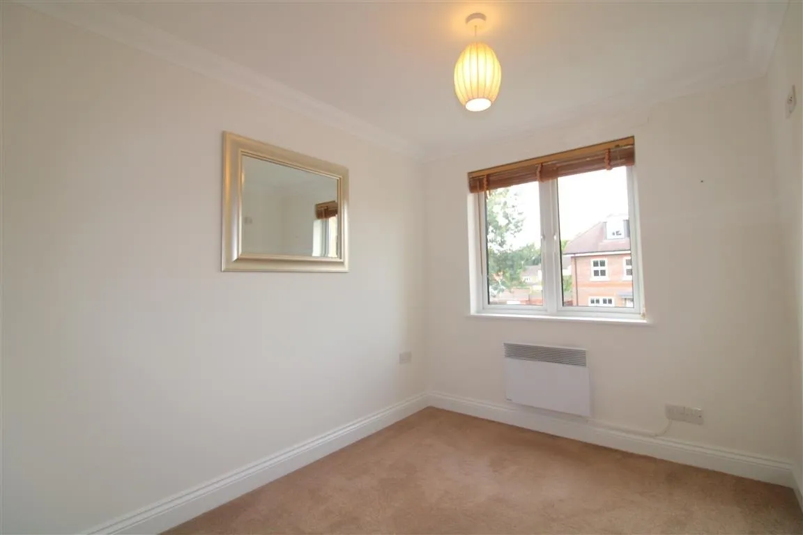 Two Bedroom Apartment, No Chain, Next To Taplow Station, Maidenhead, photo 9