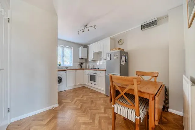 Pembroke Place, Bampton, OX18, photo 9