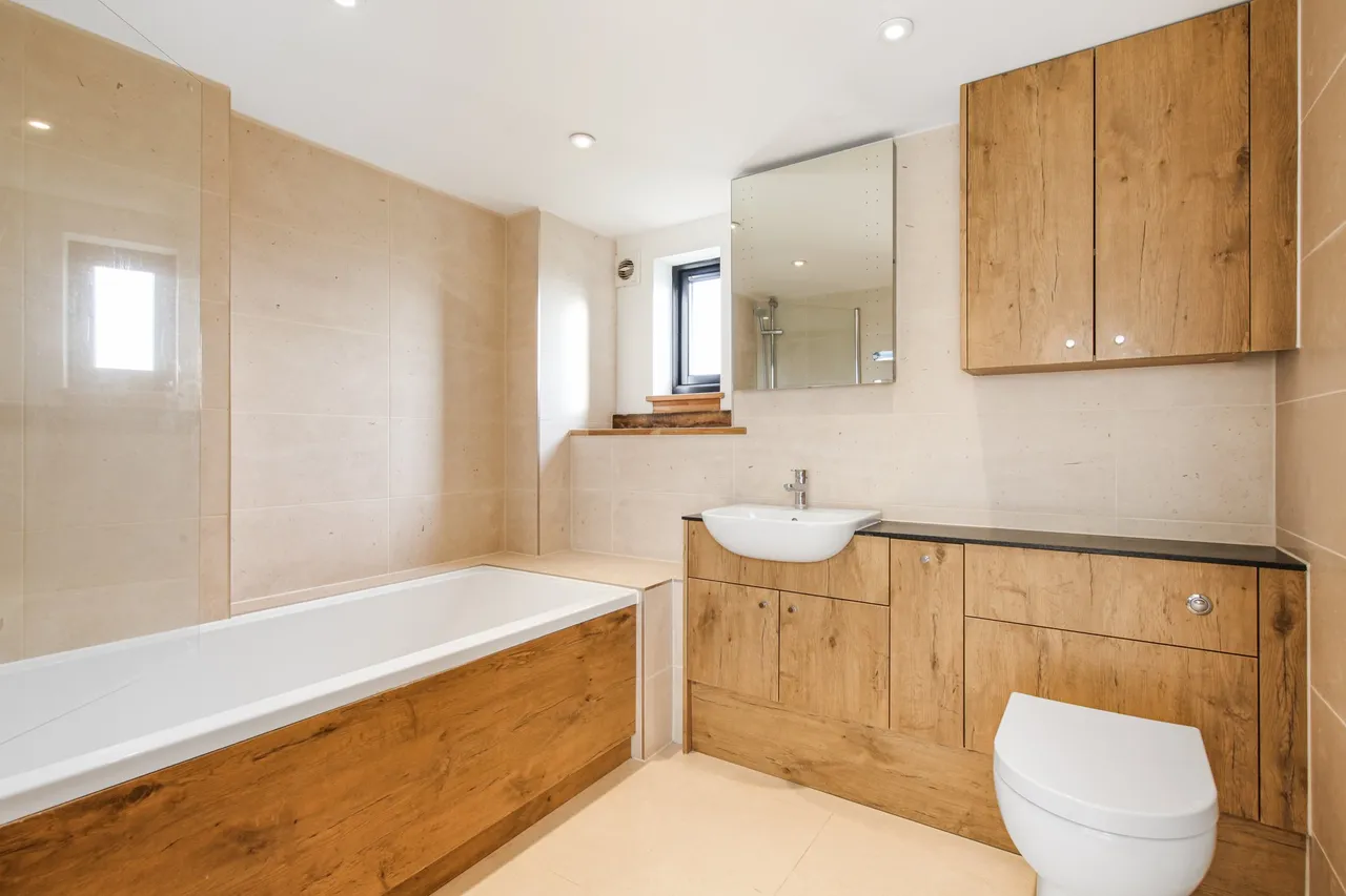 Queens Farm Road, Gravesend, Kent, DA12 3HU, photo 12