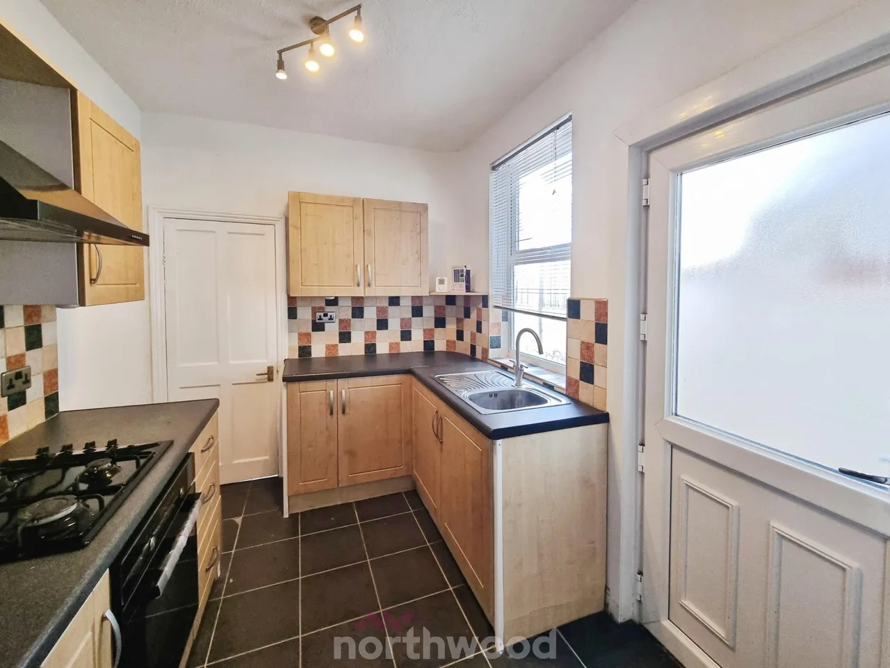 Alexandra Road, Balby, DN4, photo 2