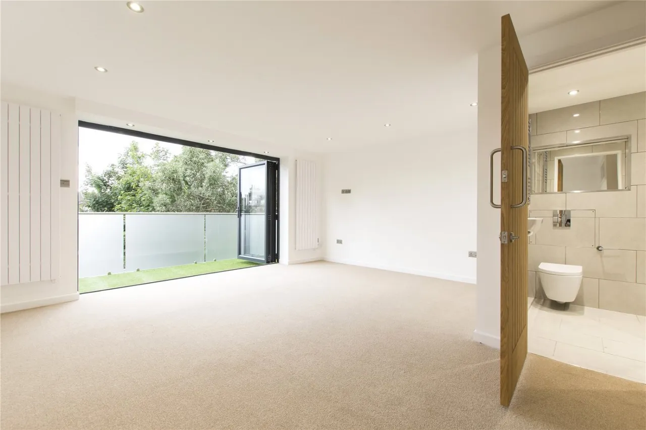 Grosvenor Park Road, London, E17, photo 9