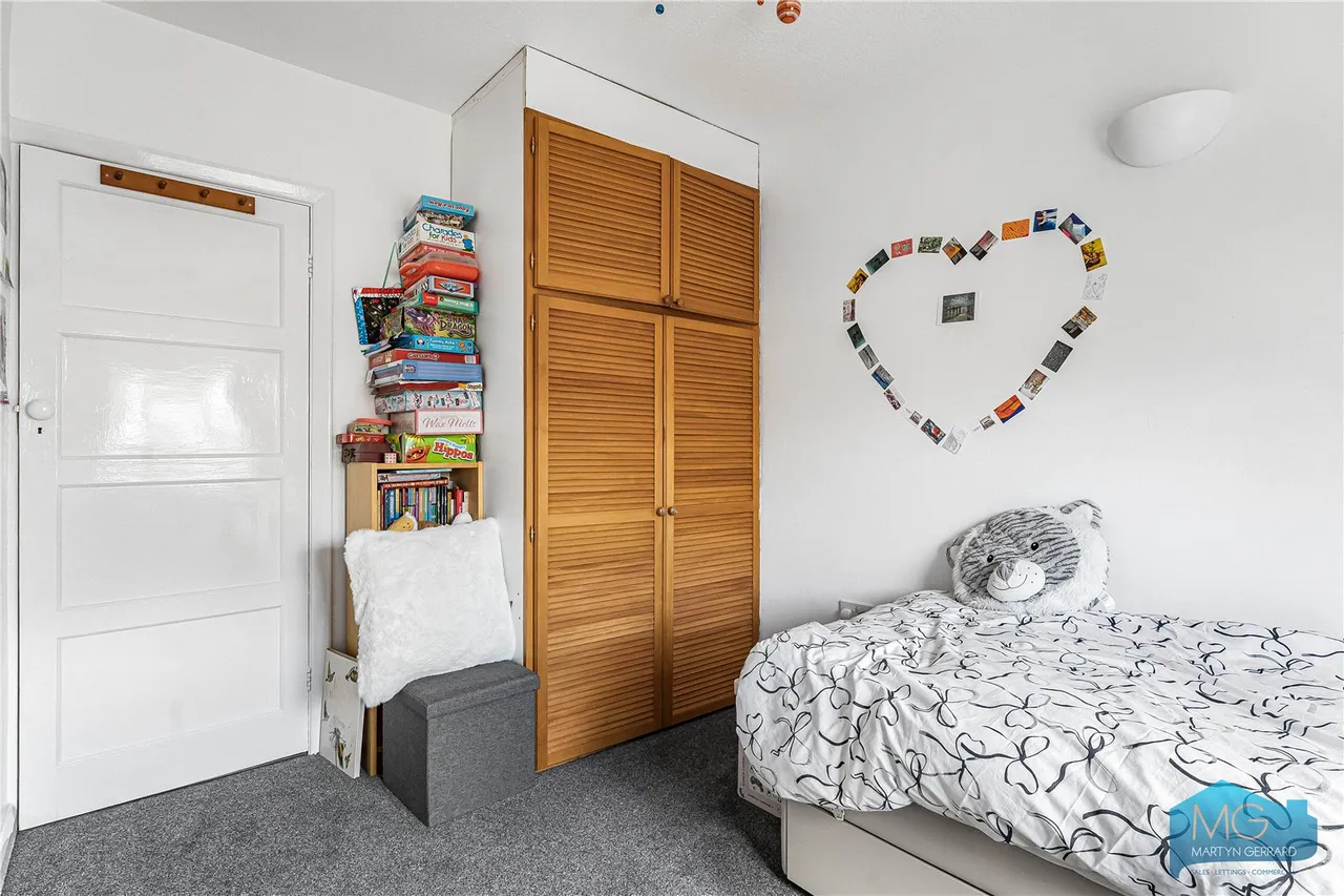 Western Road, London, N2, photo 12