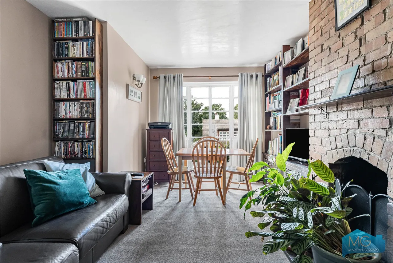 2 bed flat for sale, Western Road, London, N2