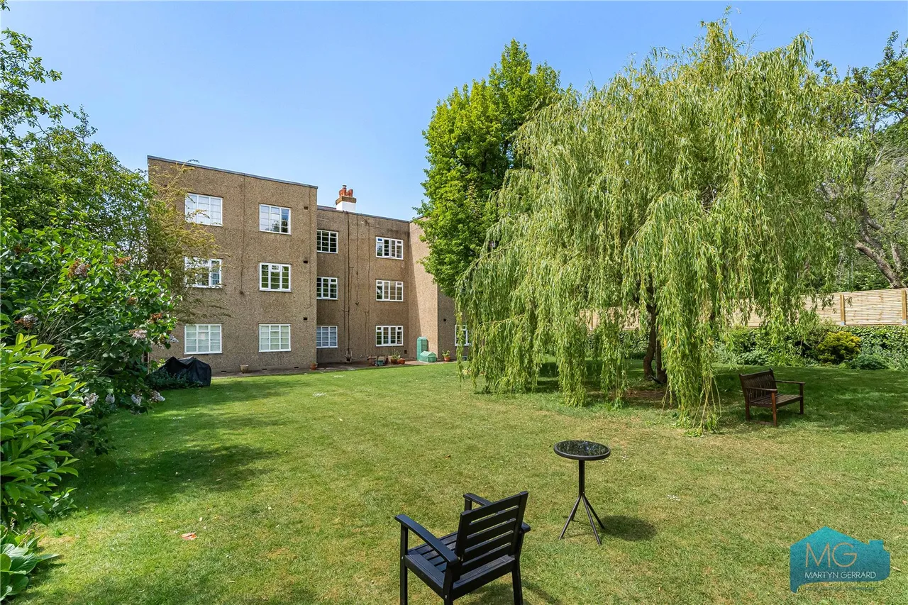 Western Road, London, N2, photo 15