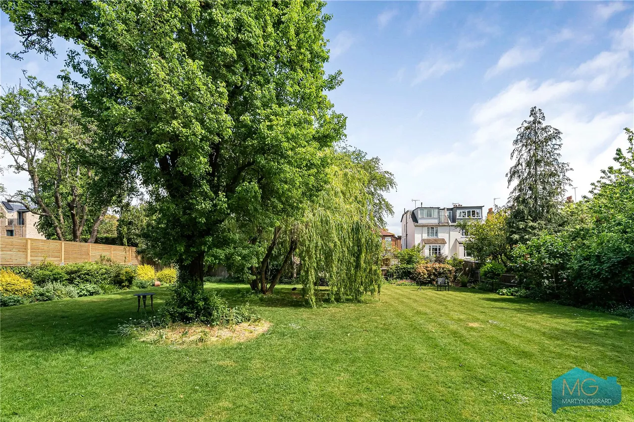 Western Road, London, N2, photo 16