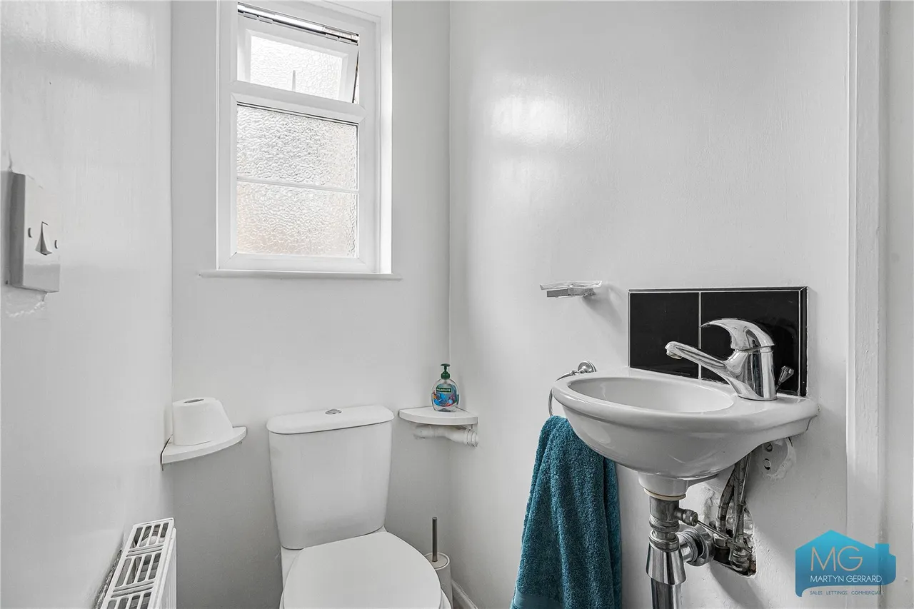 Western Road, London, N2, photo 11