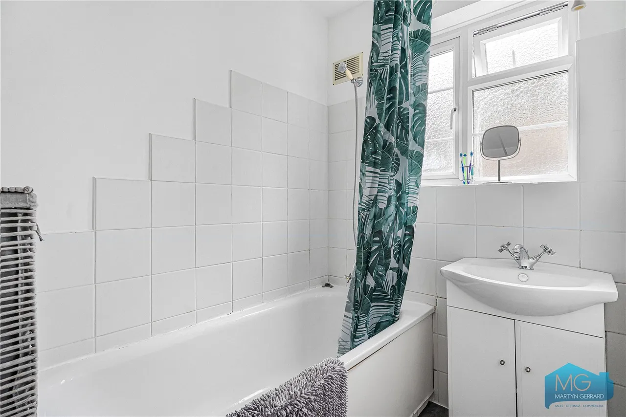 Western Road, London, N2, photo 5