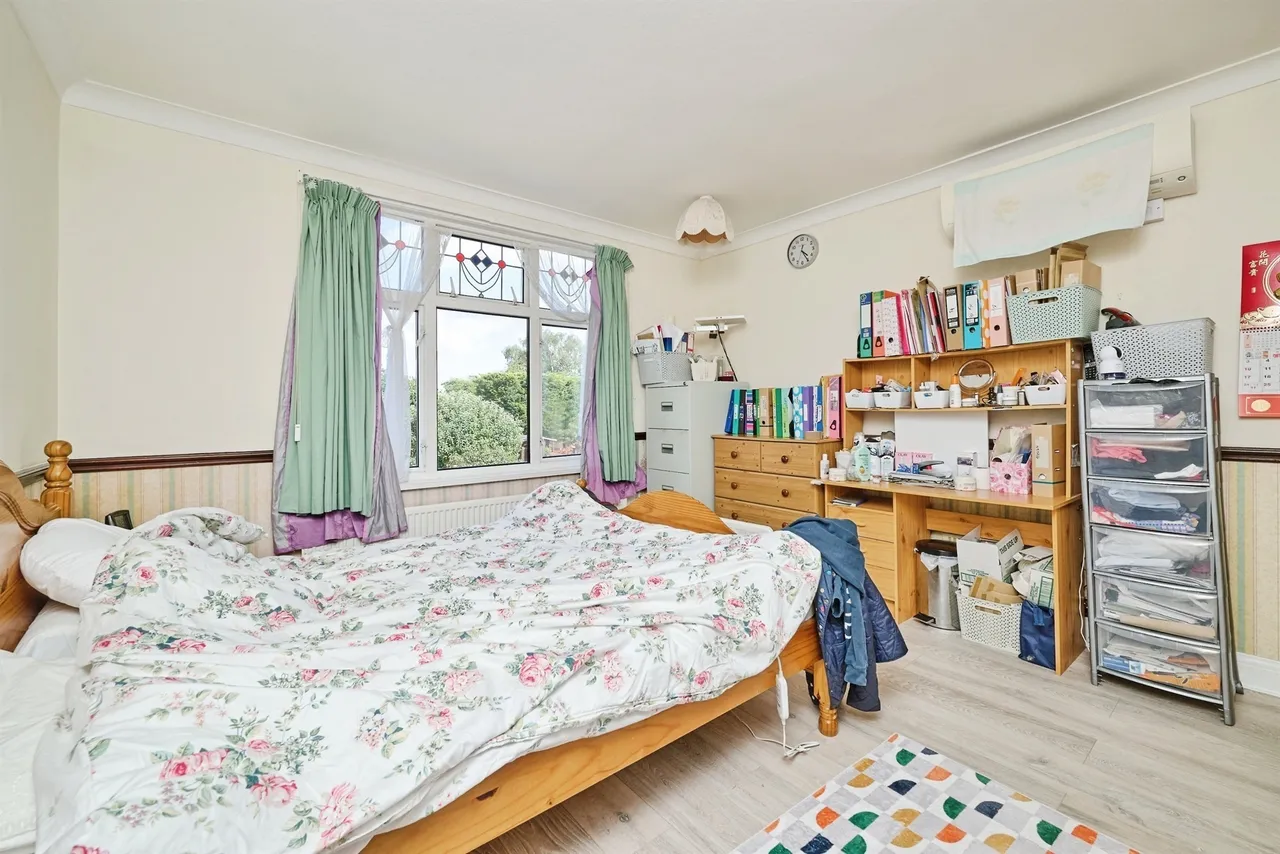 Westwood Avenue, March, PE15, photo 9