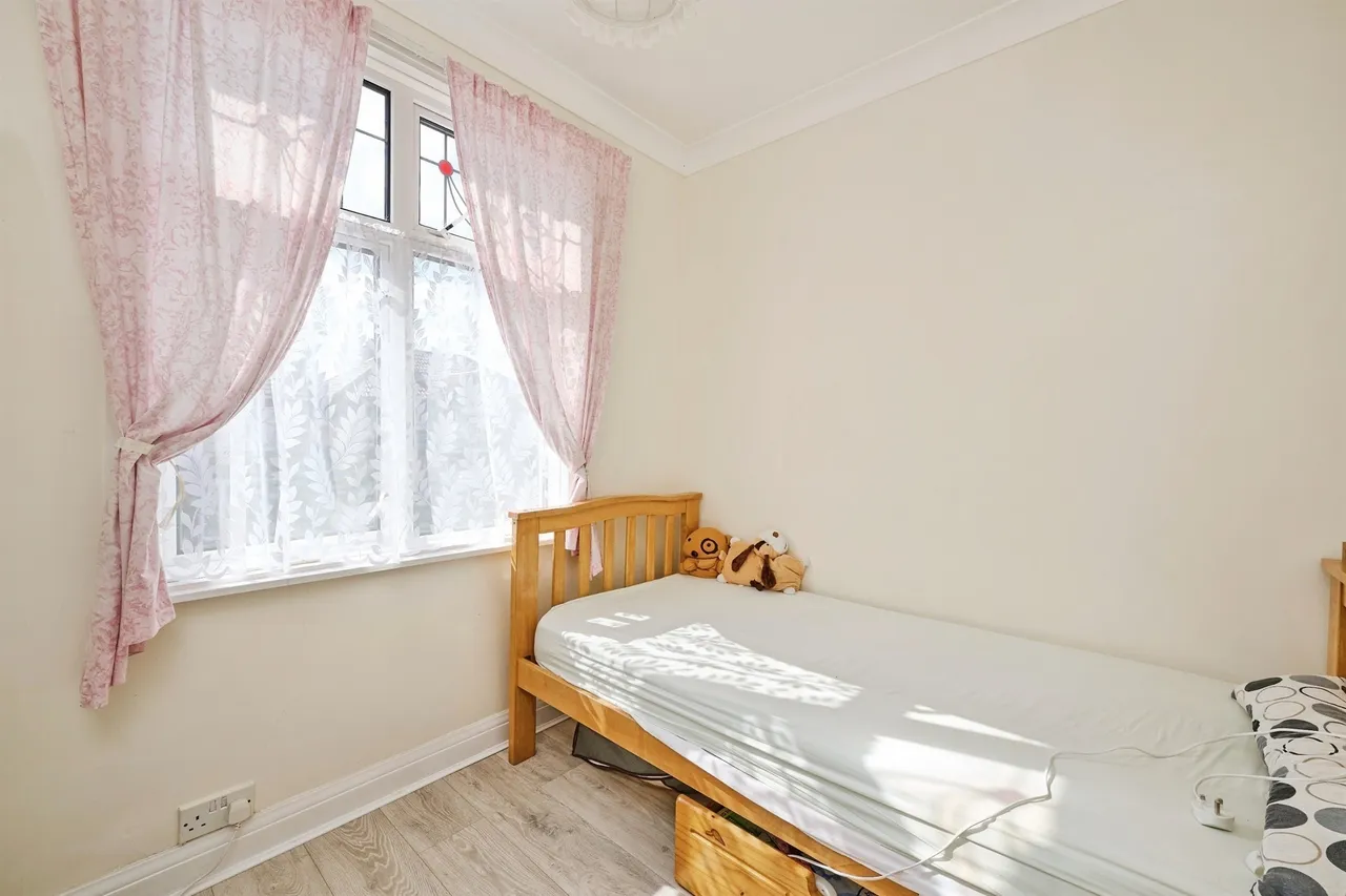 Westwood Avenue, March, PE15, photo 10