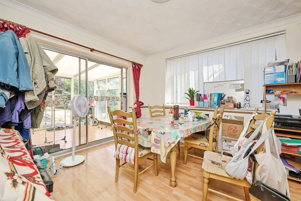 Westwood Avenue, March, PE15, photo 6