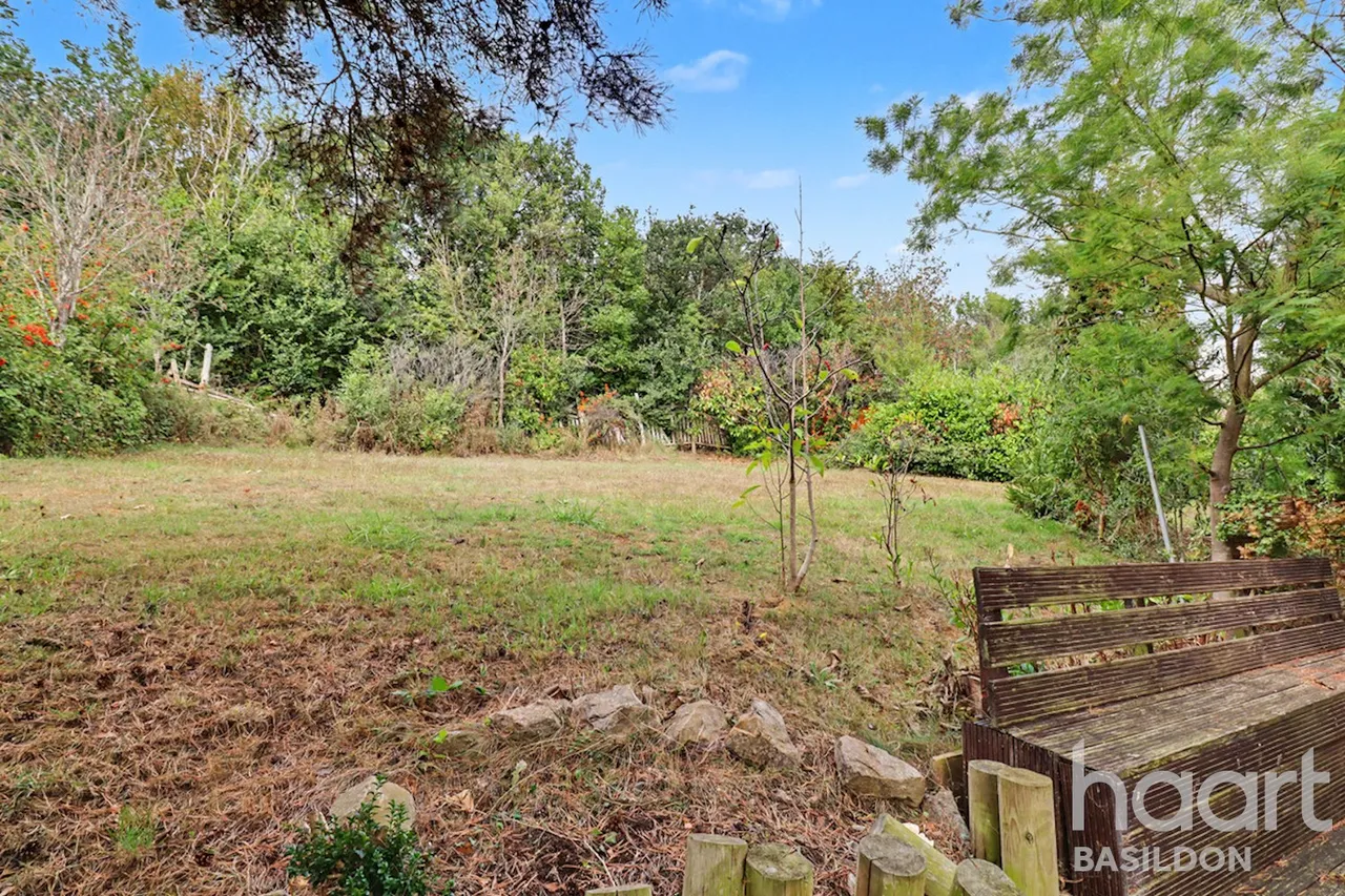 Hillcrest View, Basildon, SS16, photo 15