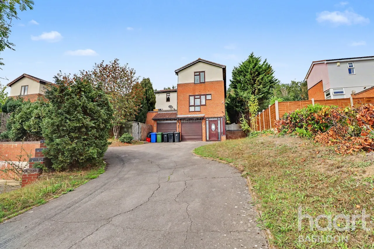 4 bed house for sale, Hillcrest View, Basildon, SS16