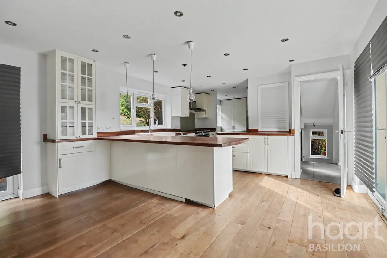 Hillcrest View, Basildon, SS16, photo 6