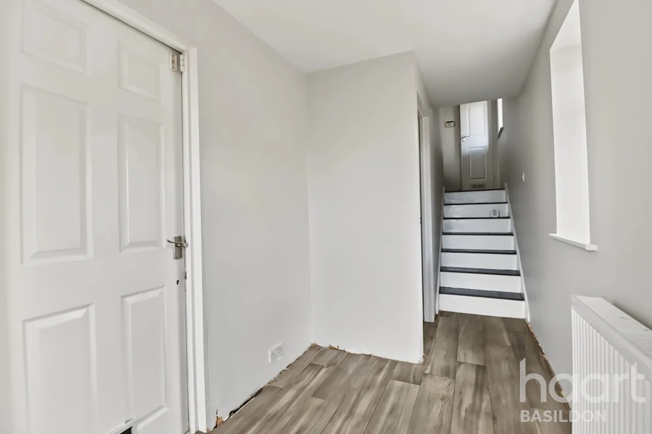 Hillcrest View, Basildon, SS16, photo 2