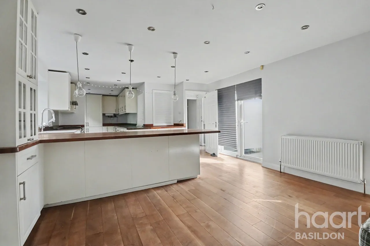 Hillcrest View, Basildon, SS16, photo 5