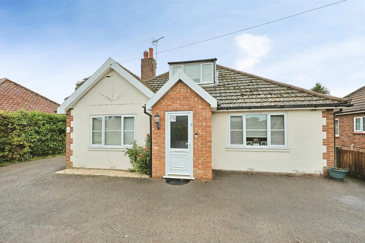 5 bed chalet for sale, Monkhams Drive, Watton, IP25