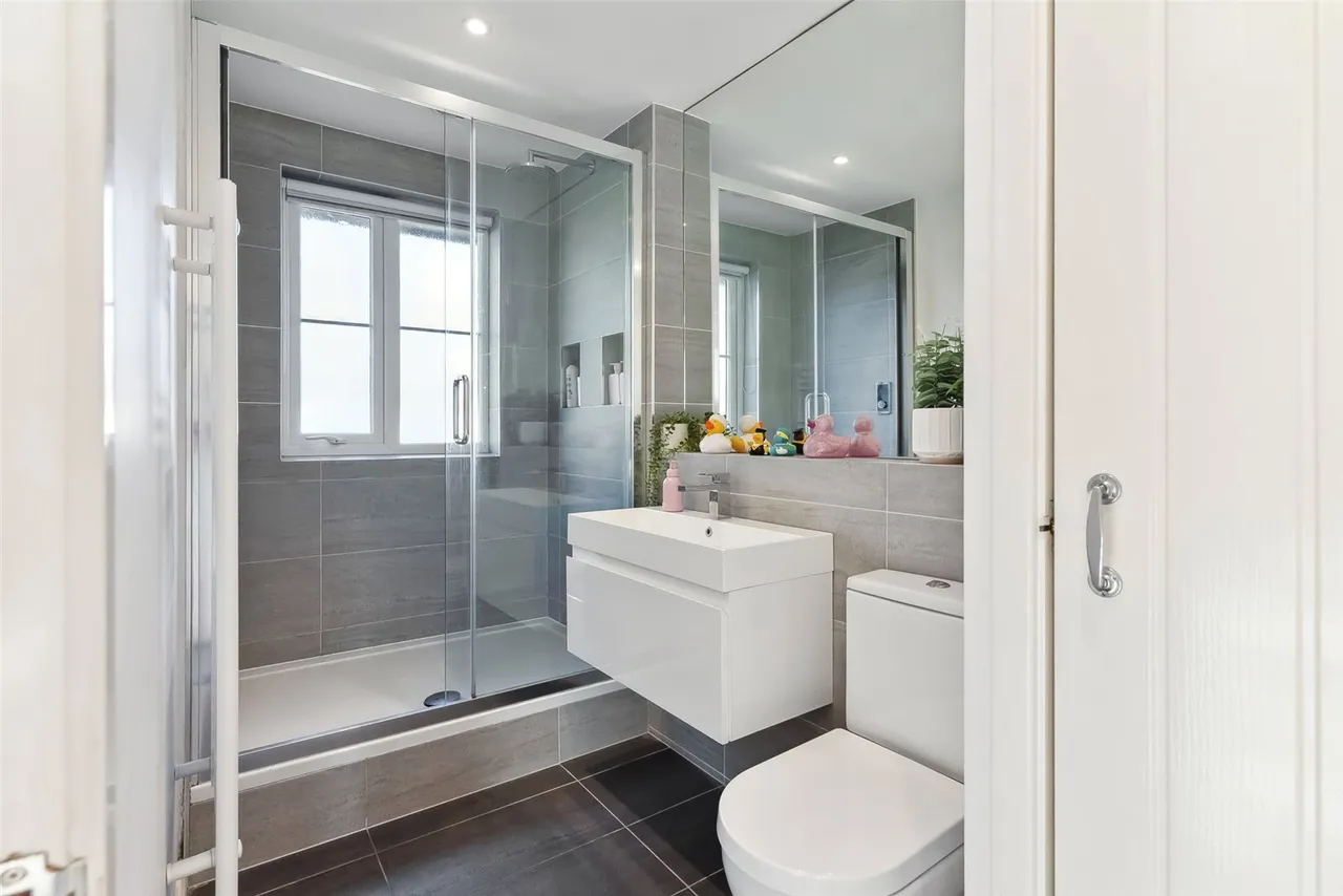 Sonning Gardens, Hampton, TW12 3PL, photo 7