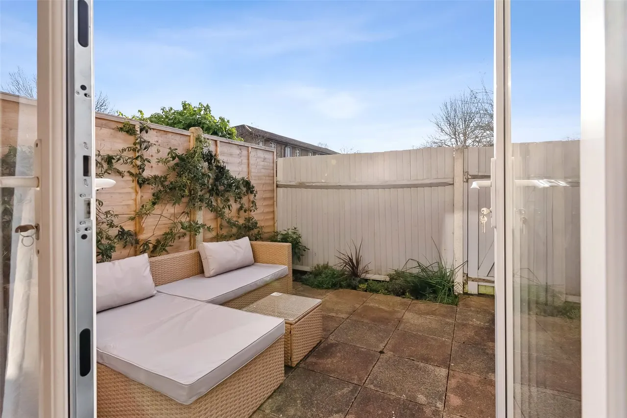 Sonning Gardens, Hampton, TW12 3PL, photo 8