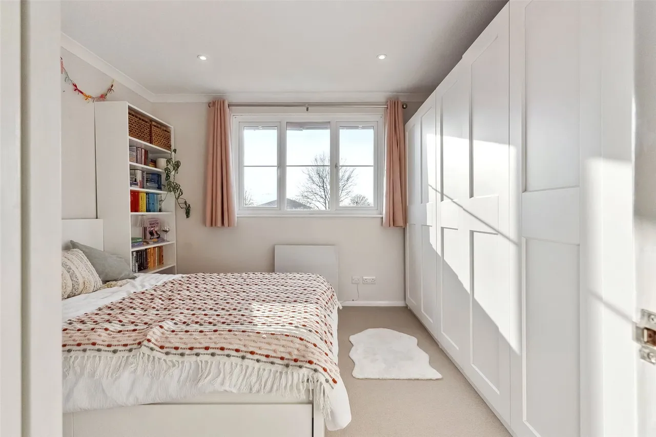 Sonning Gardens, Hampton, TW12 3PL, photo 5