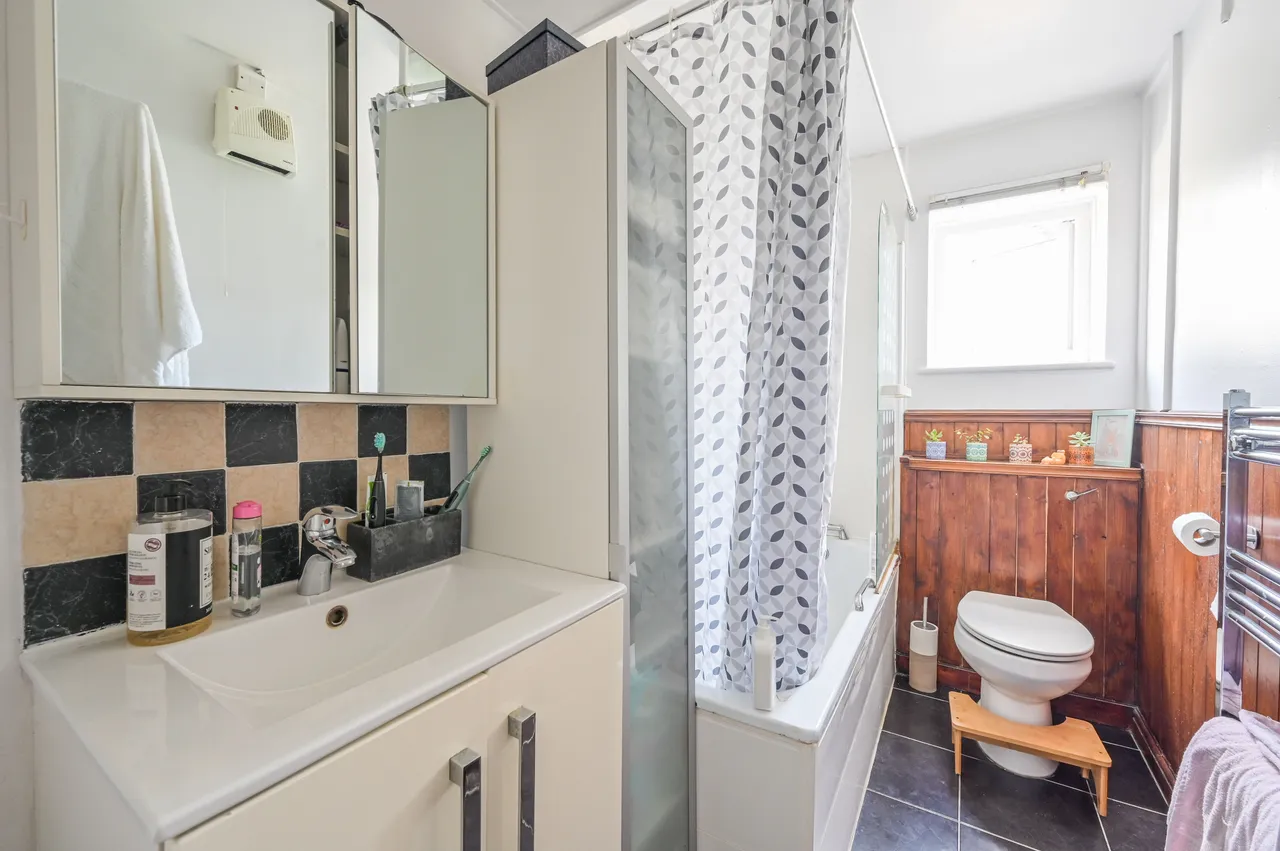 42 Athol Square, London, photo 4