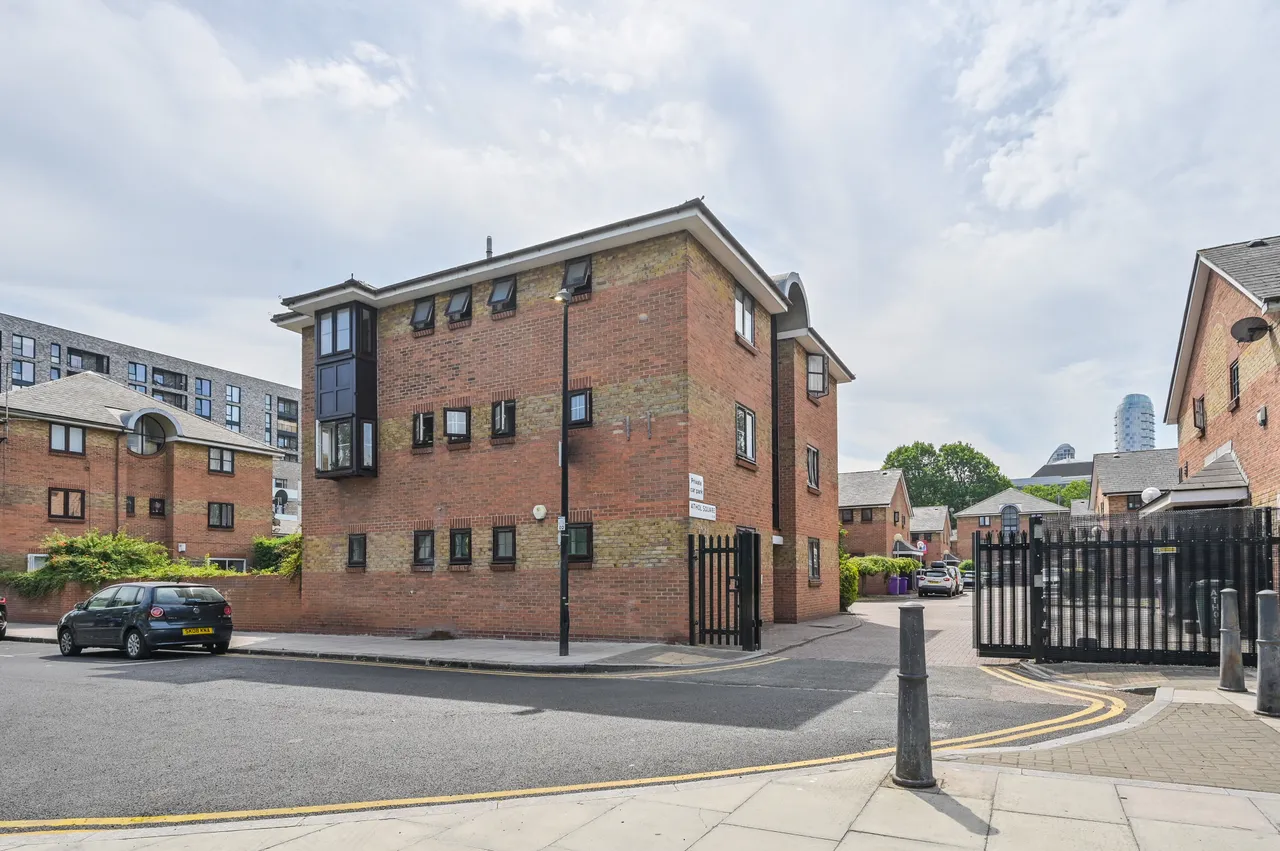 42 Athol Square, London, photo 2