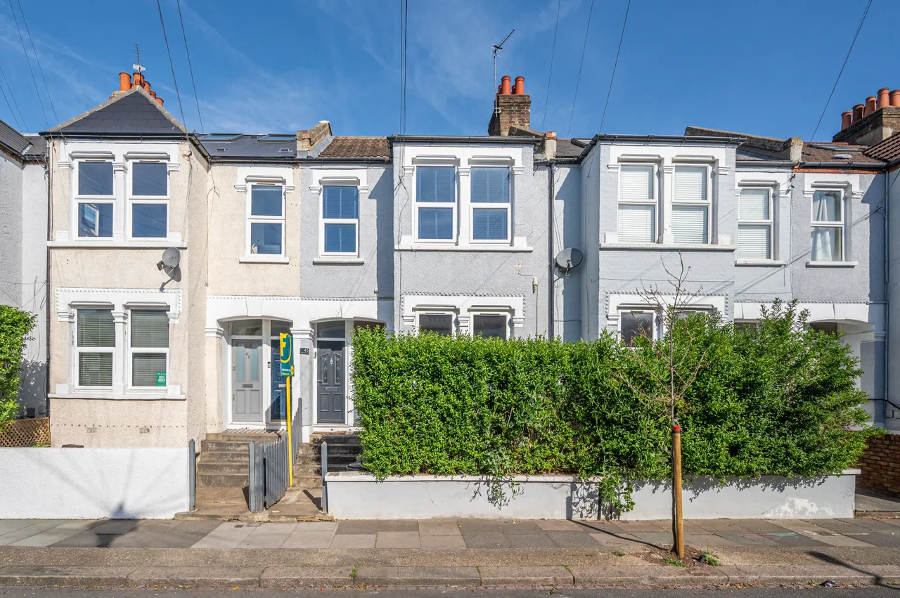 45 Charlmont Road, London, photo 2