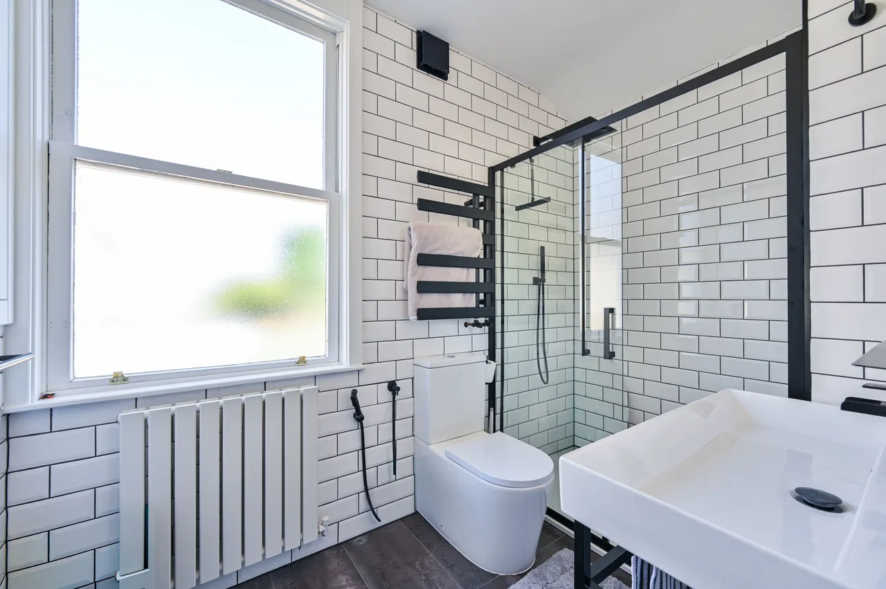 45 Charlmont Road, London, photo 4