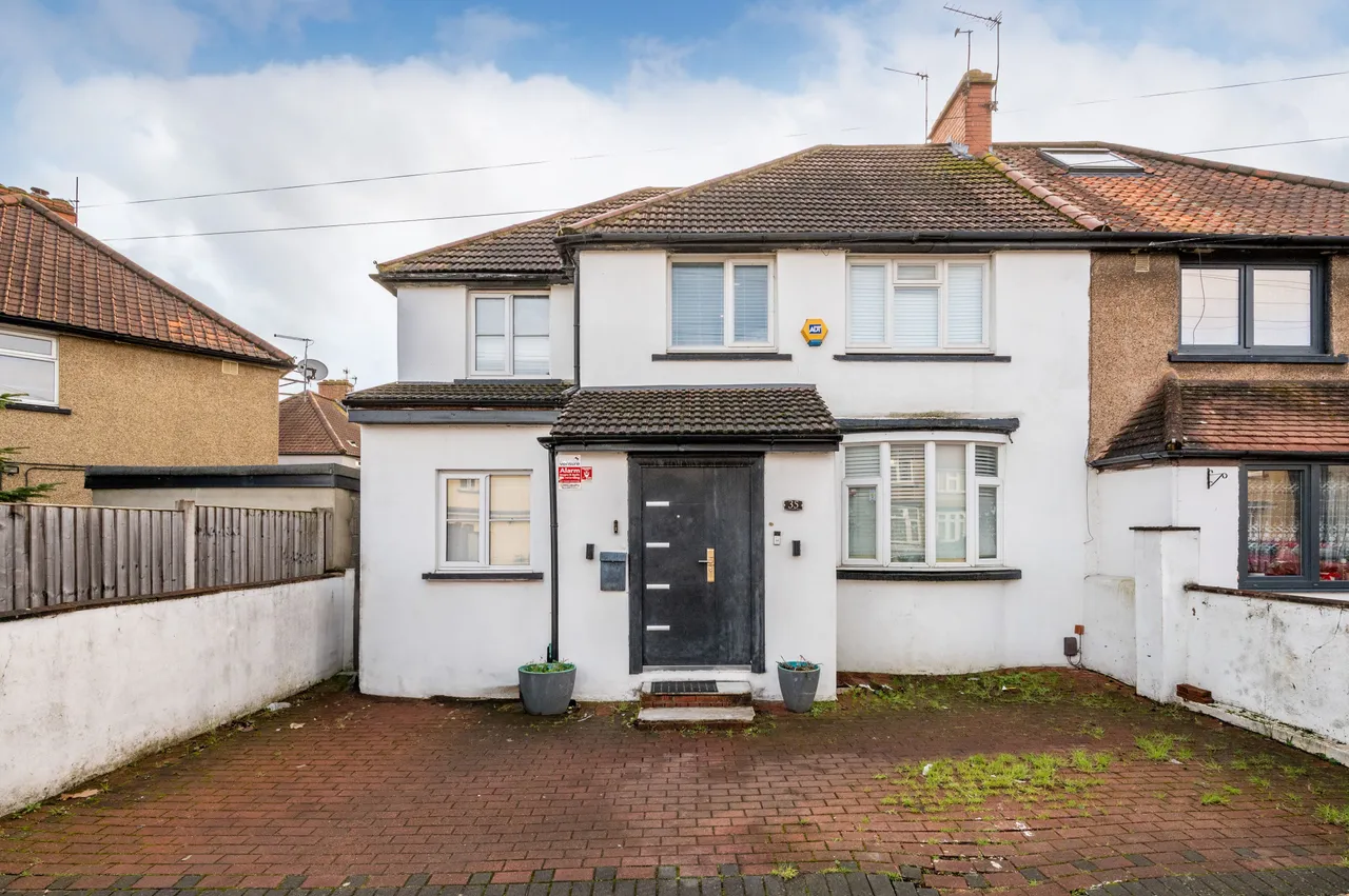 5 bed house for sale — 35 Westbourne Road, Feltham