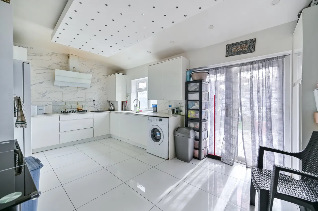 35 Westbourne Road, Feltham, photo 4