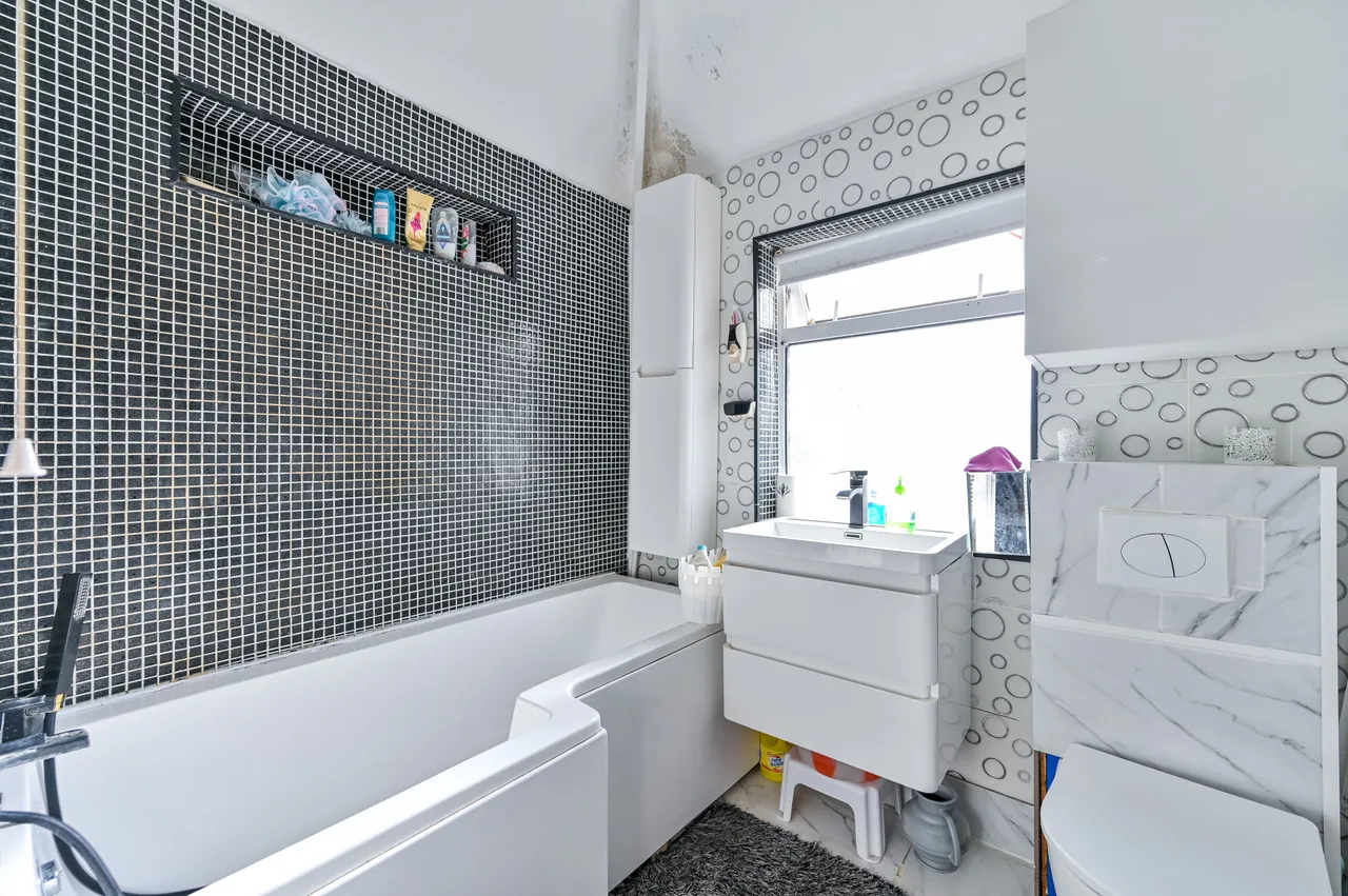35 Westbourne Road, Feltham, photo 8