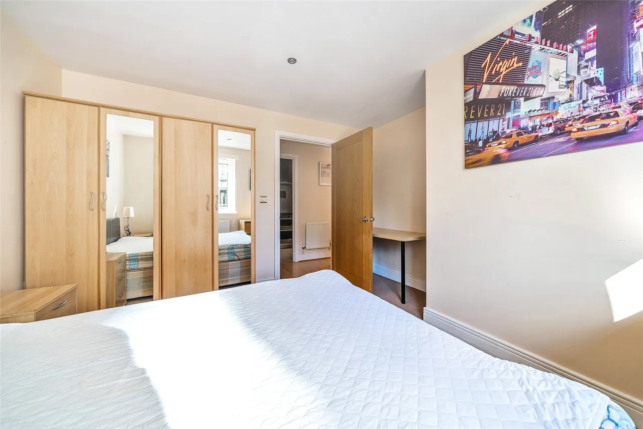 Wards Wharf Approach, London, E16, photo 6