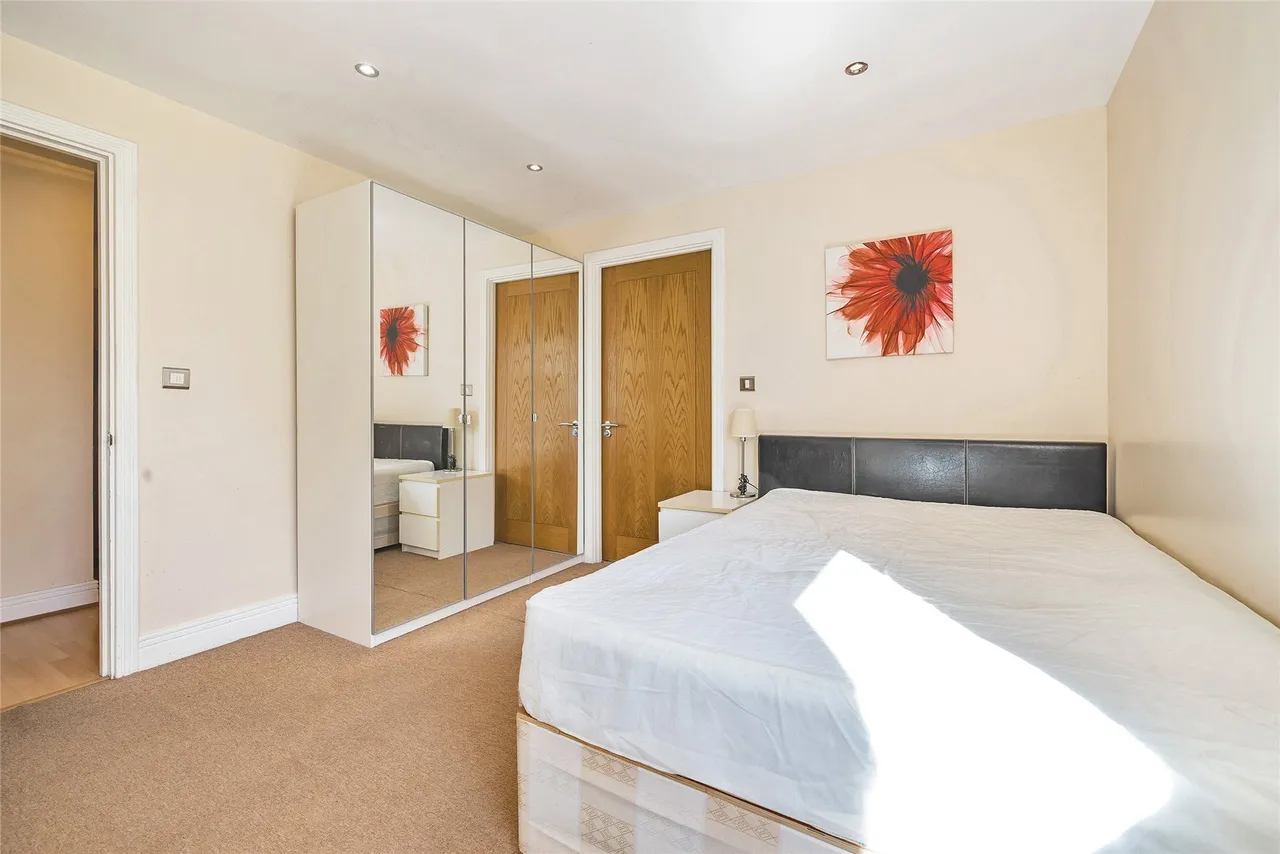 Wards Wharf Approach, London, E16, photo 3