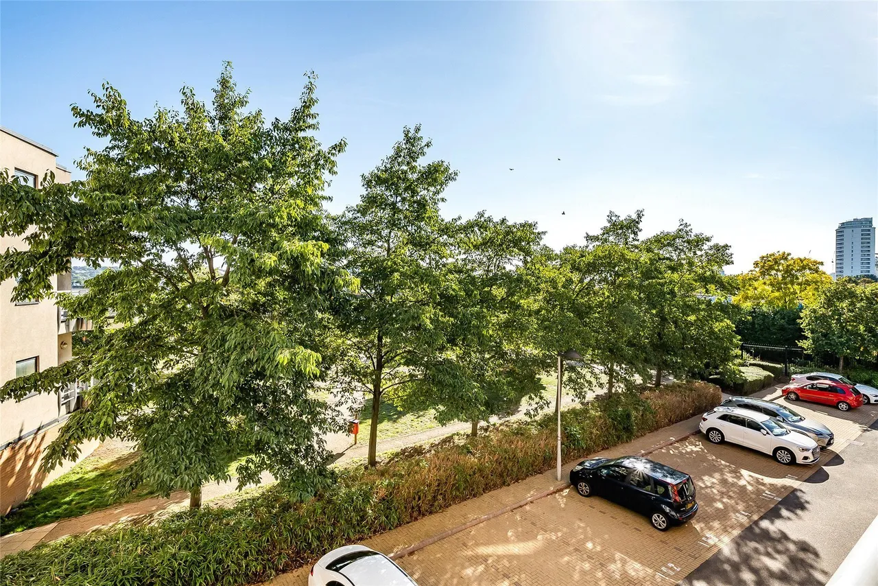 Wards Wharf Approach, London, E16, photo 8