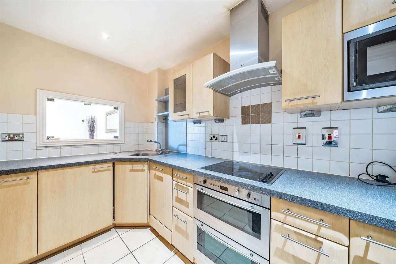 Wards Wharf Approach, London, E16, photo 2