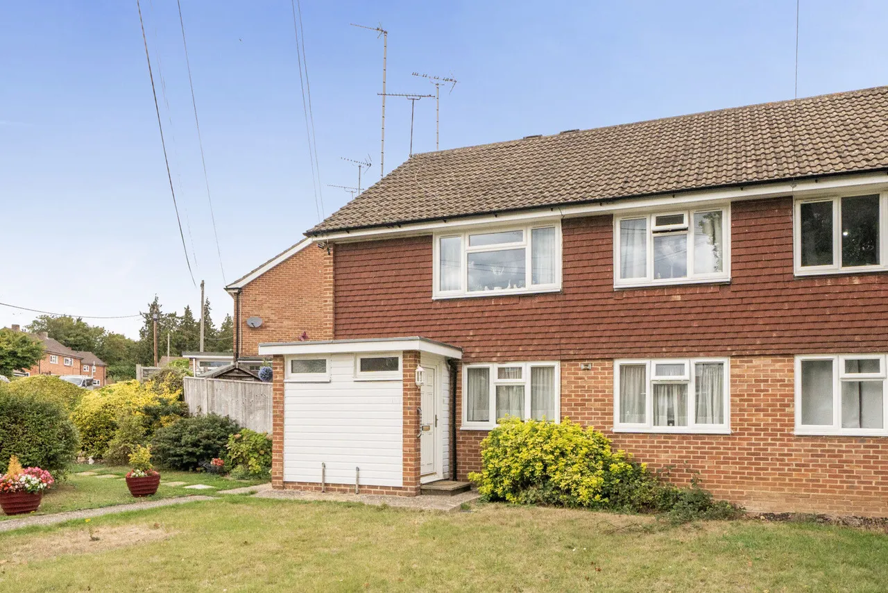 2 bed flat for sale, Wood Lane, Sonning Common, RG4