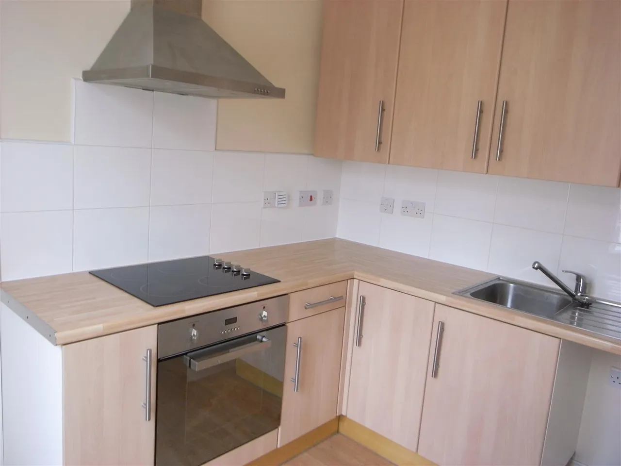Bath Street, Rhyl, Denbighshire, LL18 3LU, photo 2