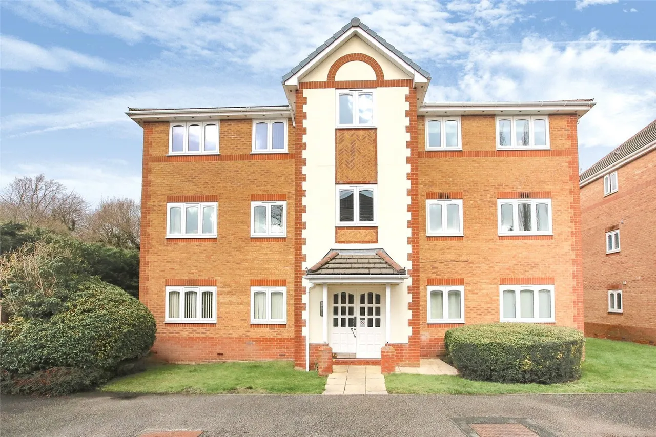 2 bed flat for sale — Carlton Place, Hazel Grove, Stockport, Greater Manchester, SK7
