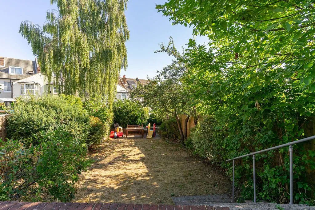 St Augustines Avenue, South Croydon CR2 6JG, photo 13