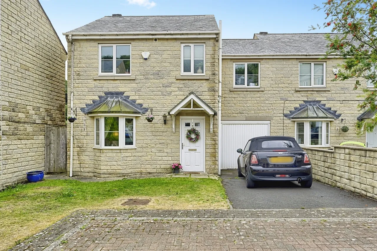 4 bed house for sale — Heatherdale Close, Halifax