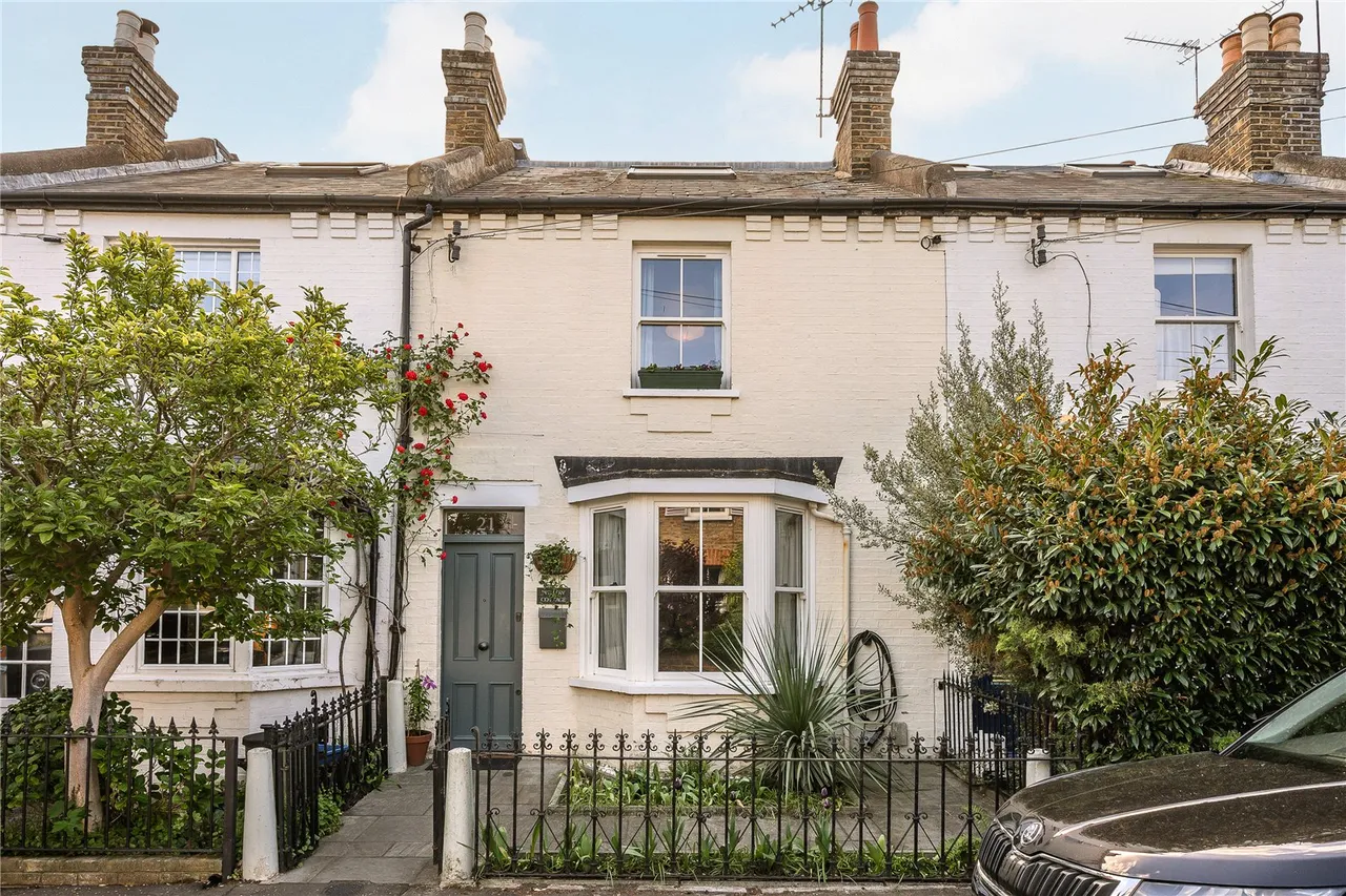 3 bed house for sale, New Road, Richmond, TW10