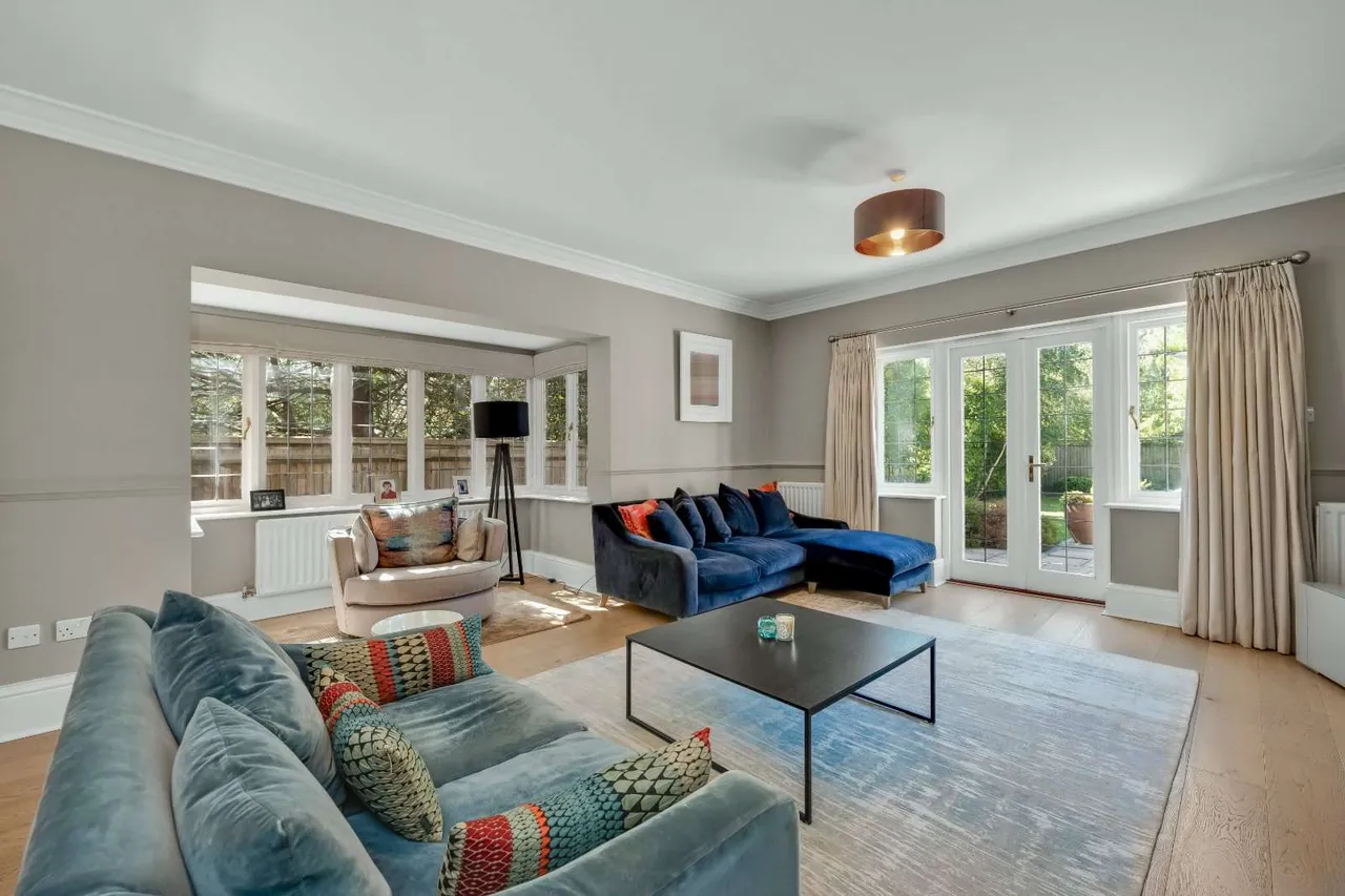 Copsem Lane, Esher, Surrey, KT10 9HB, photo 3
