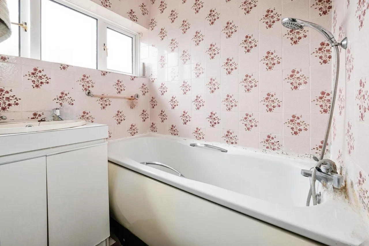 Harlow Road, RAINHAM, Essex, RM13, photo 10
