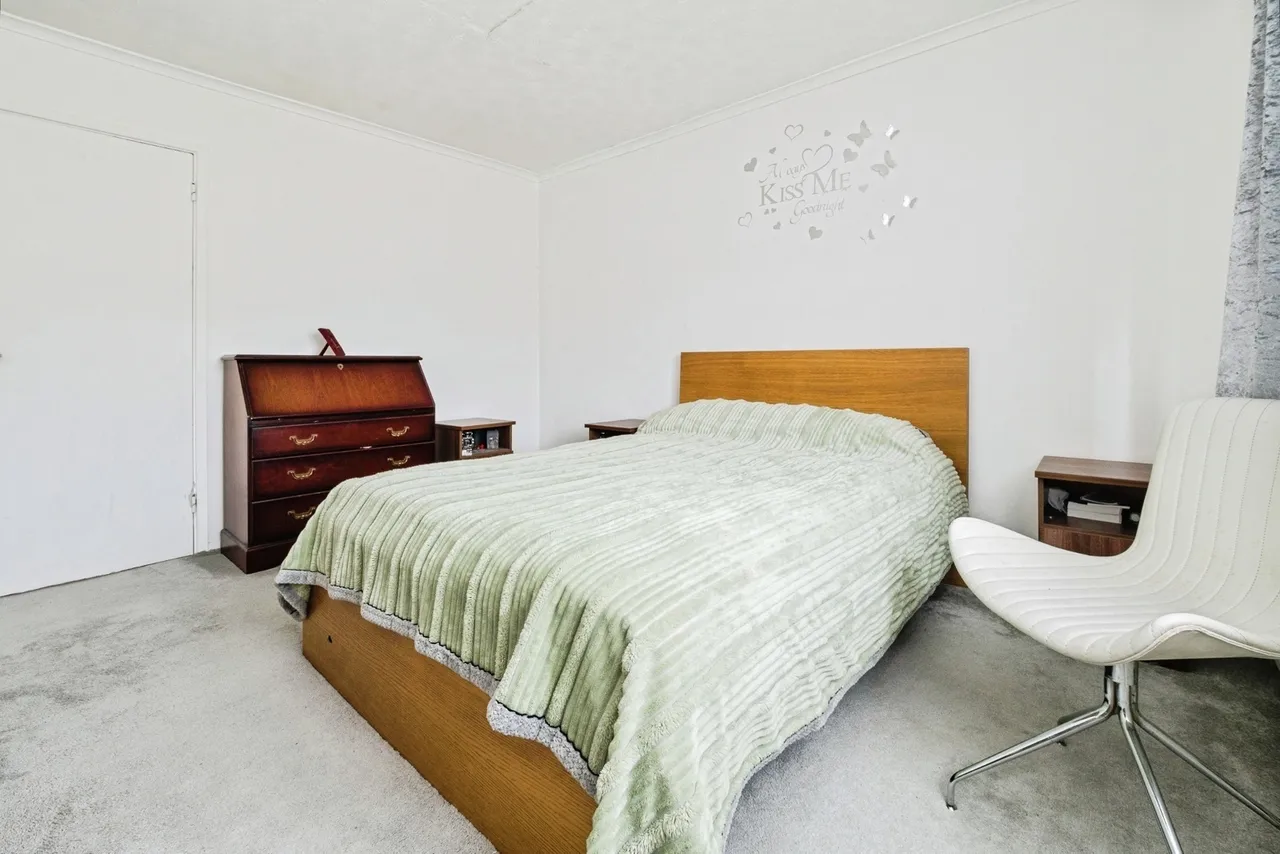 Harlow Road, RAINHAM, Essex, RM13, photo 12