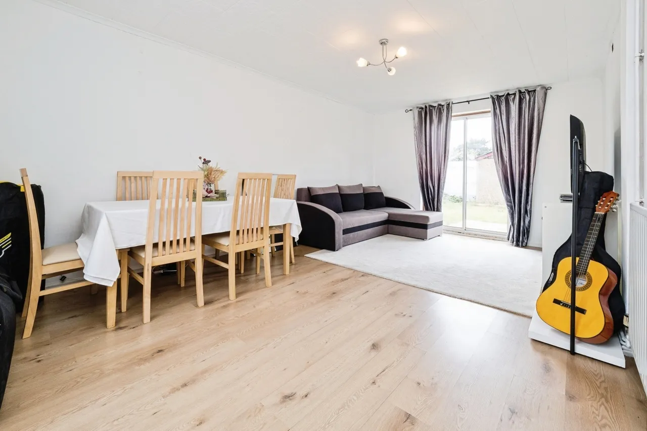 Harlow Road, RAINHAM, Essex, RM13, photo 5