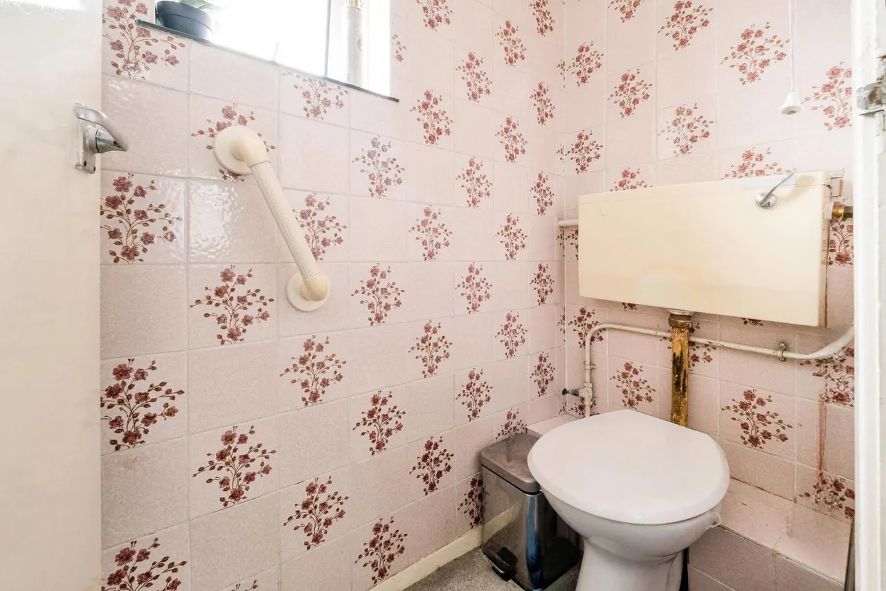 Harlow Road, RAINHAM, Essex, RM13, photo 9