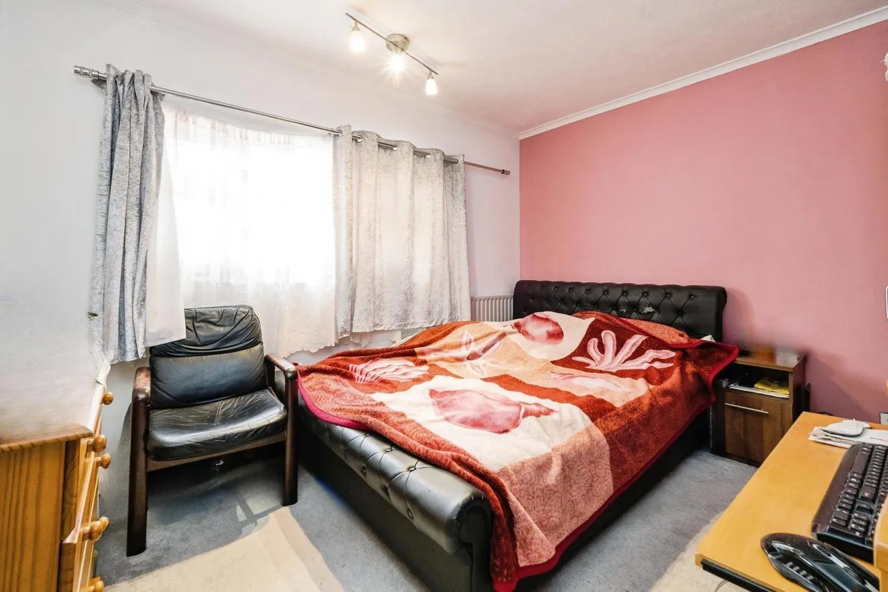 Harlow Road, RAINHAM, Essex, RM13, photo 14